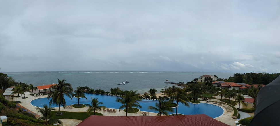 Θέα από το Pristine Bay Resort